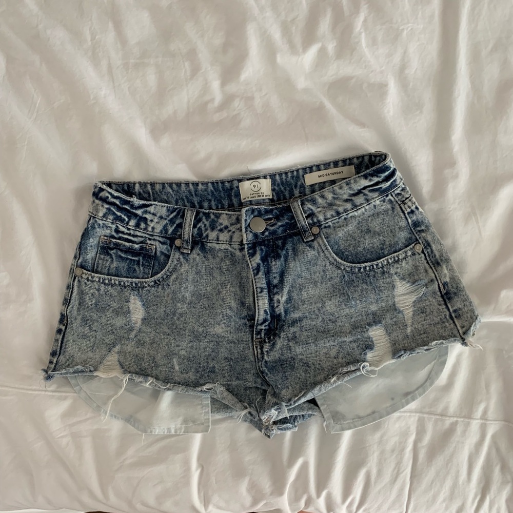 Mid-waisted denim short